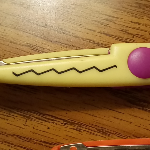 💋2/$20 Craft scissors - Picture 3 of 7